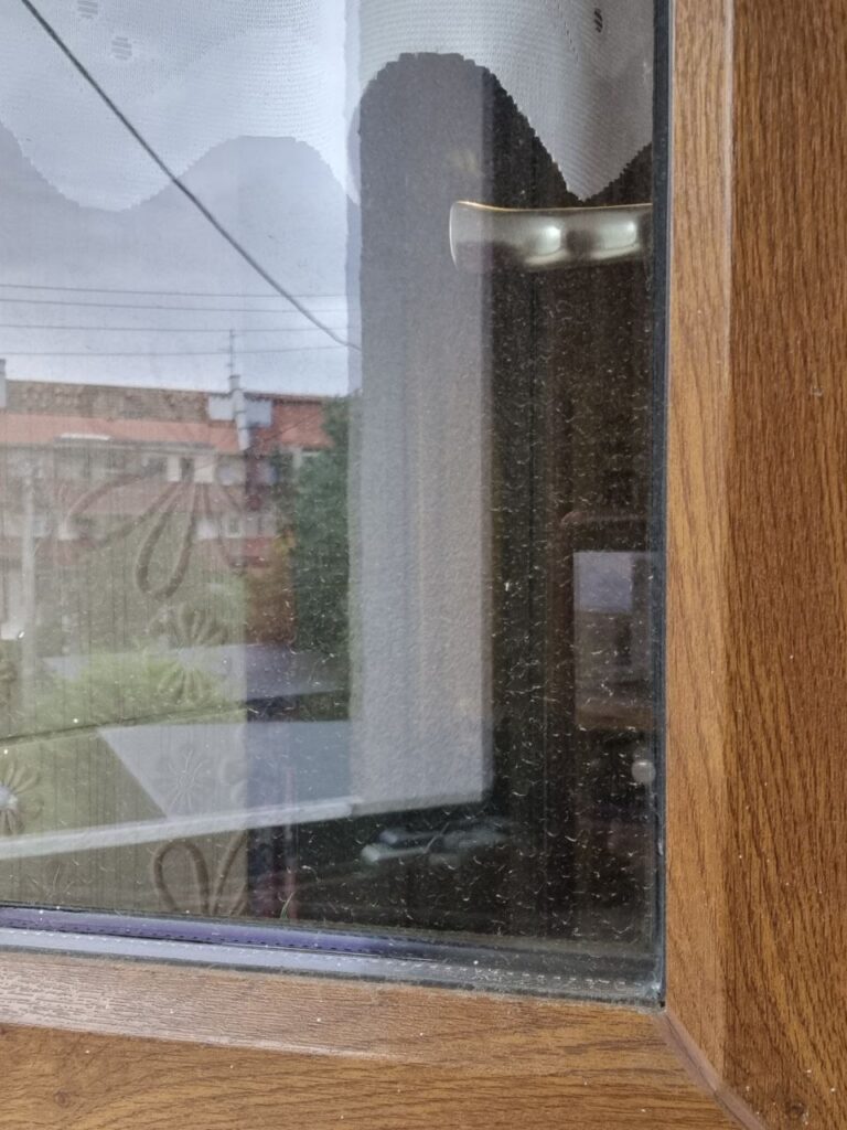 brudna szyba okna