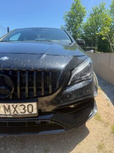 samochód umyty dzięki wodzie i szmatkom z nanowłókien